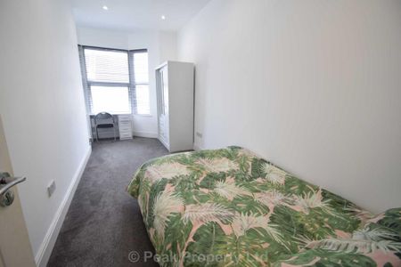 1 bedroom in a house share to rent - Photo 2