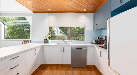 Family Home - Photo 4