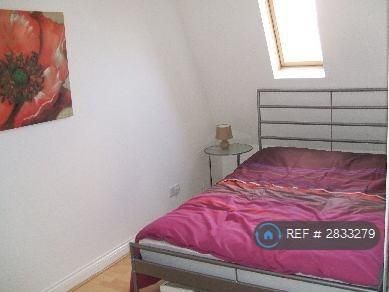1 bedroom in a house share to rent - Photo 5