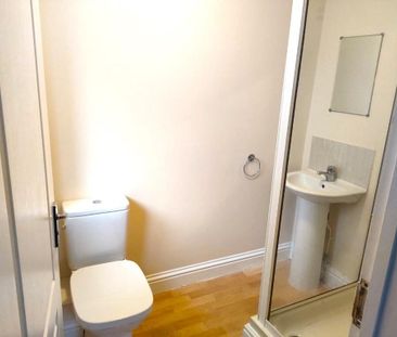 4 bedroom semi-detached house to rent - Photo 6