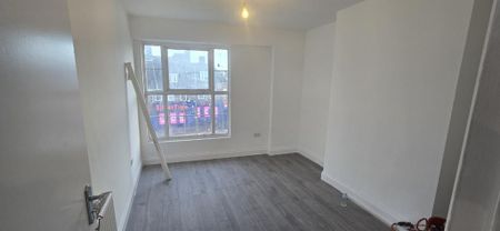 3 bedroom flat to rent - Photo 2