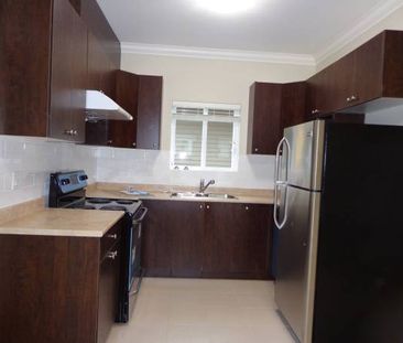 $2200 / 2br 2 bedrooms 1 bathrooms UPSTAIR for rent (Qeensbrourogh) - Photo 3