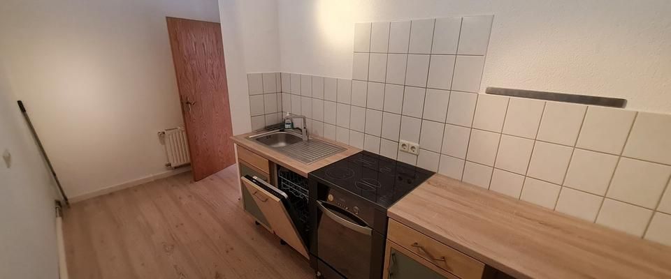 großzügige DG-Wohnung mit Stellplatz oder Garage - Photo 1