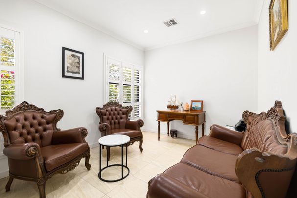 Modern and dual living zones! - Photo 1