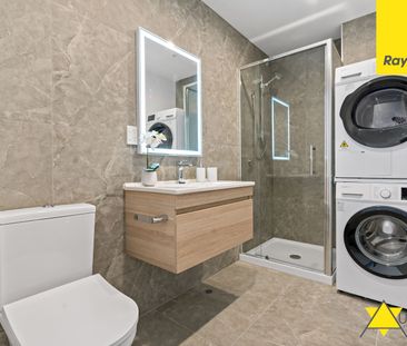 Fully Furnished 11th-Floor Apartment in Ellerslie - Views, Gym & Wa... - Photo 6