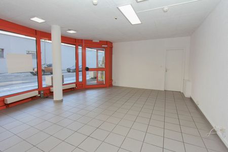 Local en centre-ville idéalement situé - 1er loyer net offert ! - Photo 4