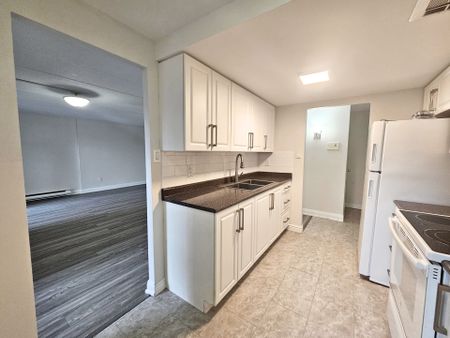 For Lease - 53 Taunton Road Unit# 61, Oshawa, Ontario - Photo 4