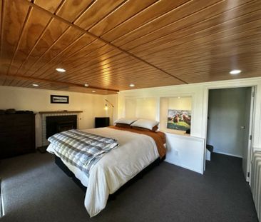 Immaculate inside and out! - Photo 5