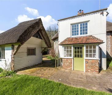 A stunning, detached, thatched house nestled within the West Dean E... - Photo 5