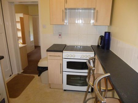 1 bedroom ground floor flat to rent - Photo 4