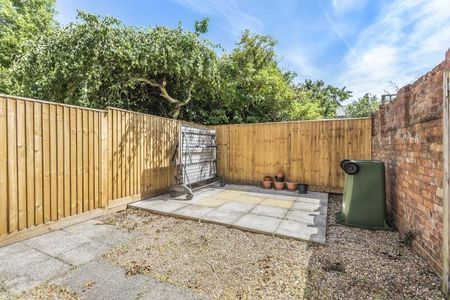 3 bedroom terraced house to rent - Photo 5