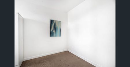 Prime Location, Light Filled Apartment! - Photo 3