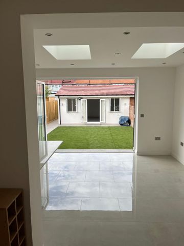 5 bedroom semi-detached house to rent - Photo 2