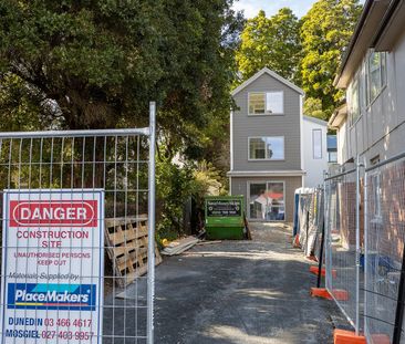 Brand-New Studio Complex - Only meters from the University! - Photo 1