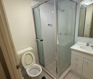 2 Bedroom 1 Bathroom Fully Furnished Apartment bills included– Clos... - Photo 6