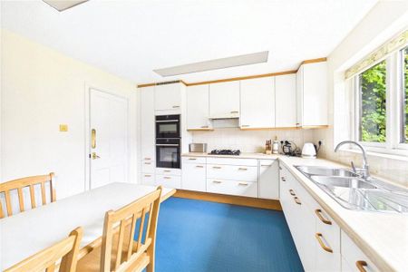 4 bedroom detached house to rent - Photo 2