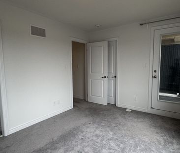 For Lease - 2031 Cameron Lott Crescent, Oshawa, Ontario - Photo 4
