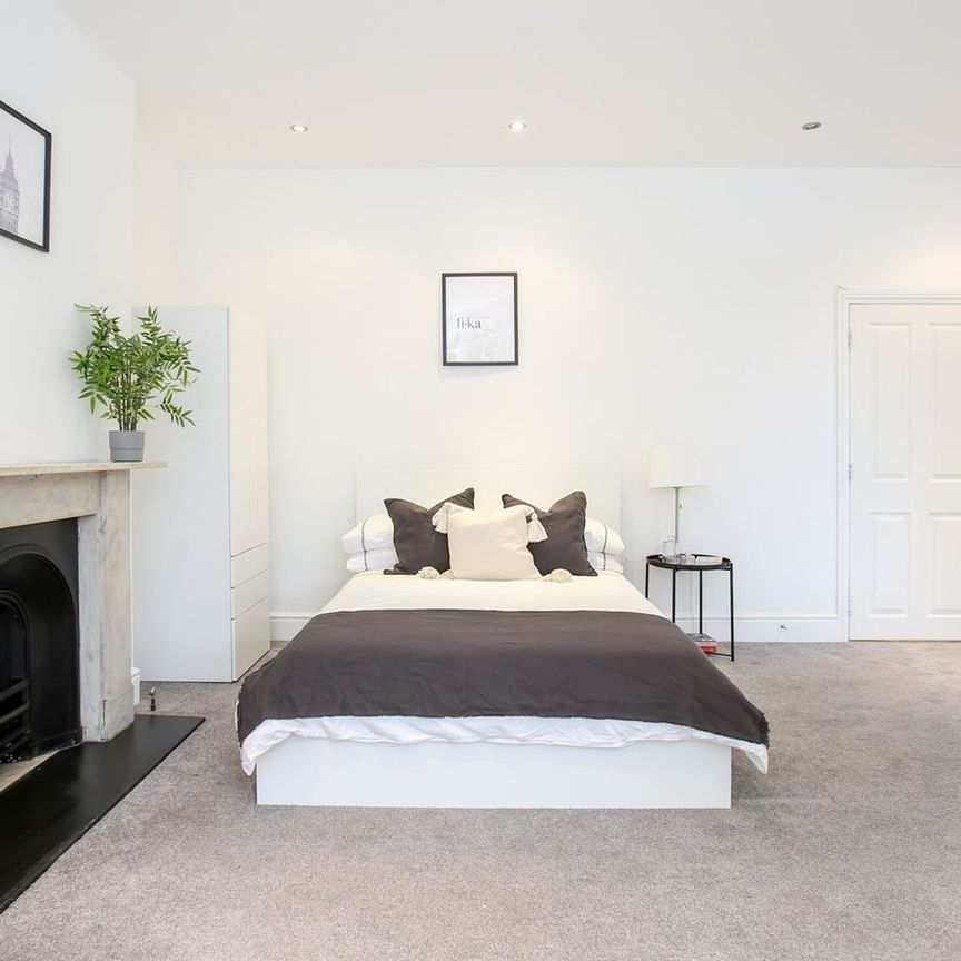 Room in a Shared House, Chatsworth Gardens, W3 - Photo 1