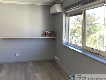 One bedroom renovated apartment in South Yarra - Photo 2