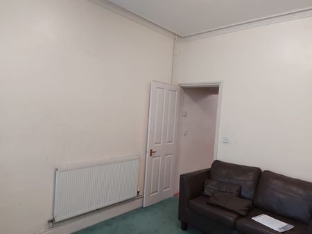 2 Bed Terraced House, Parry Street, LE5 - Photo 3