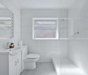 Two bedroom detached bungalow with spacious open grounds in Sonning... - Photo 3