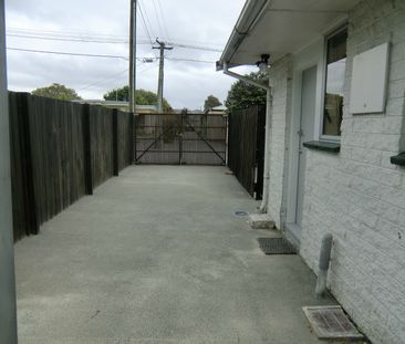 Sunny, Spacious 2 Bedroom Unit in Richmond. - Photo 3