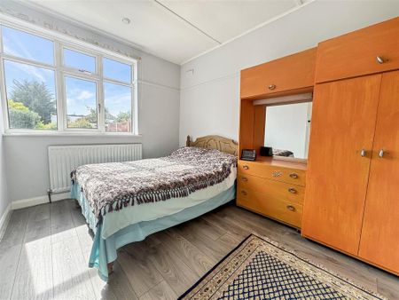 3 bedroom detached bungalow to rent - Photo 2