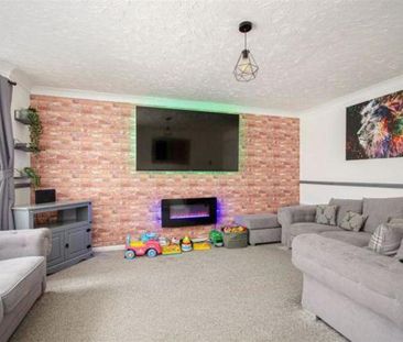 4 bedroom detached house to rent - Photo 1