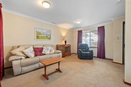 Three Bedroom Home in Cooloongup - Photo 3