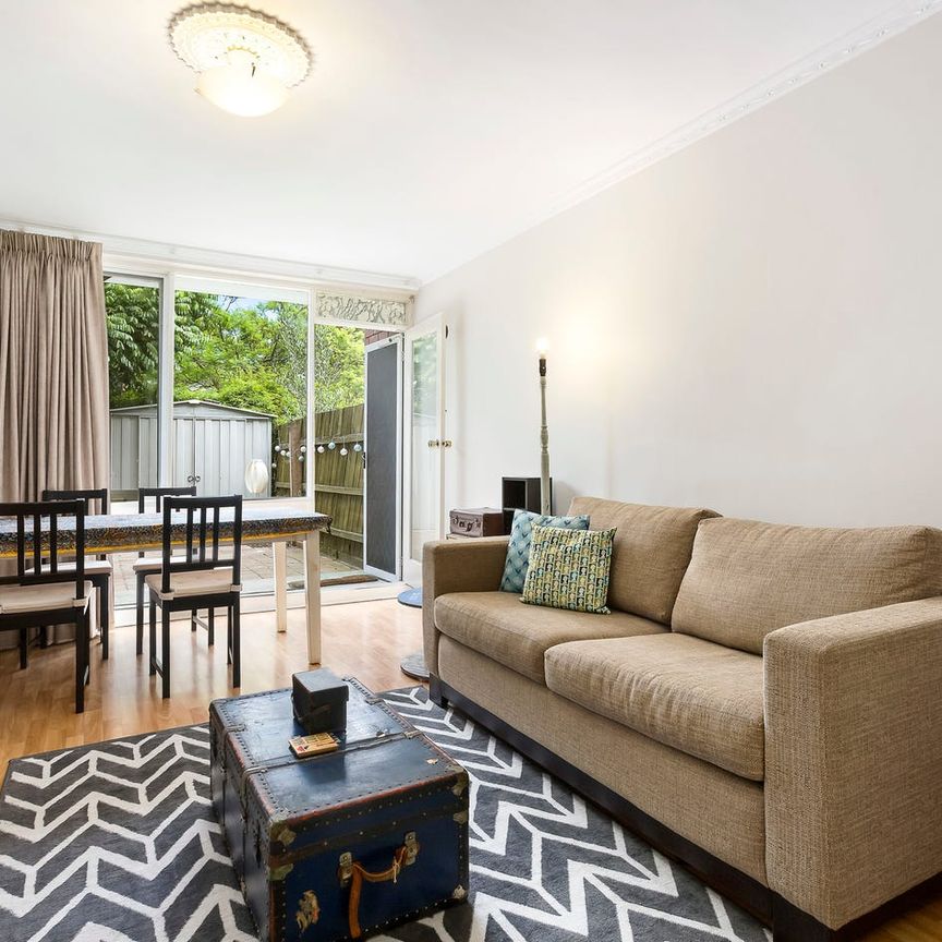 Spacious Ground-Floor Apartment with Oversized Courtyard in Prime Alphington Location - Photo 1