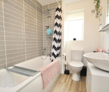 2 bedroom semi-detached house to rent - Photo 6