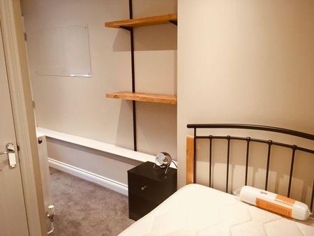 4 bedroom apartment to rent - Photo 2