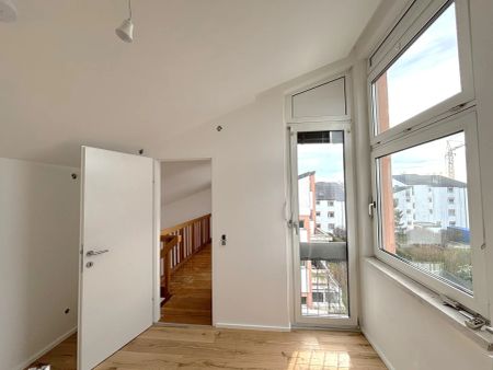 2-geschoßig: Stilvoll sanierte 6-Zimmer-Wohnung mit Terrasse und Balkon - Foto 3