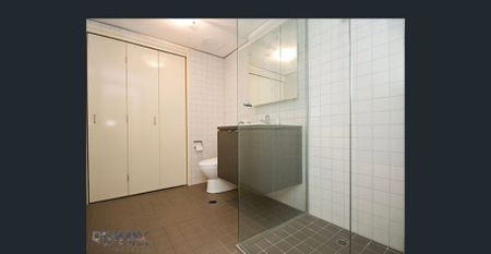 Spacious two-bedroom apartment with courtyard - Photo 3