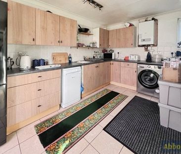 Fairfax Avenue, Basildon - Photo 1