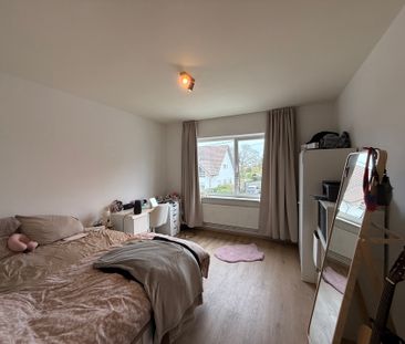 SERSKAMP - Ruim, gerenoveerd appartement mét garage. - Photo 5