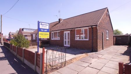 3 Bedroom Semi-Detached Bungalow - Photo 4