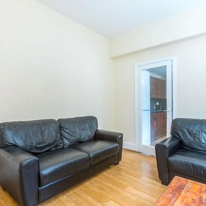 4 bedroom terraced house to rent - Photo 1