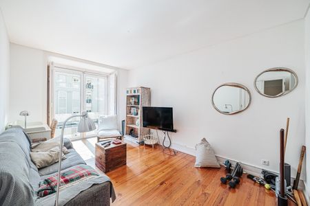 Apartamento T2 com duas salas, totalmente remodelado e mobilado, com garagem - Photo 3