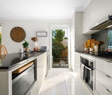 Modern townhome living with fresh upgrades - Photo 2