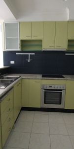 Oversized 2-Bedroom Apartment with Large Entertaining Courtyard - Photo 4