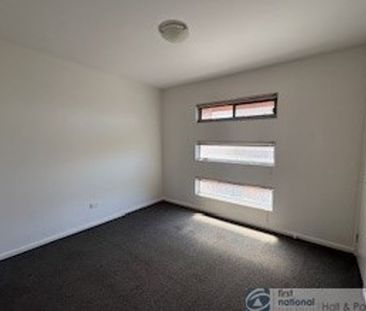 STYLISH ONE BEDROOM APARTMENT - Photo 1