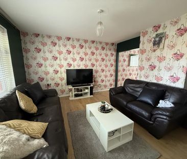 3 bedroom mews to rent - Photo 4