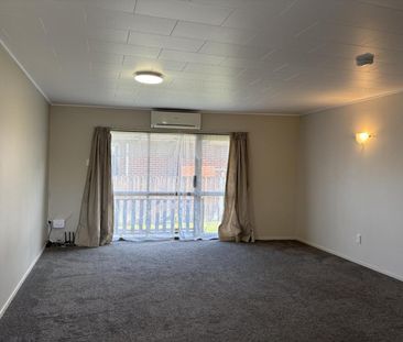 Unit Living - Photo 5