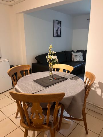 This spacious 5 bedroom house sits on the doorstep of the University of Kent Room 3 - Photo 4