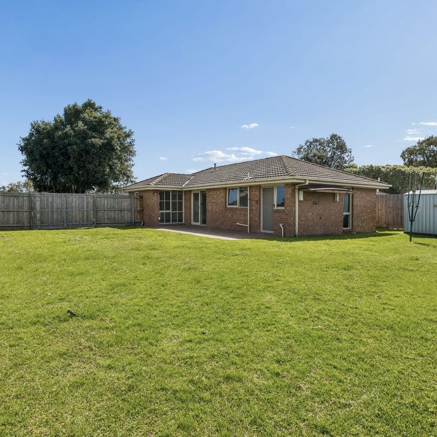 Fresh New Kitchen, Three Bedrooms & Ensuite – Family Living Made Easy - Photo 1