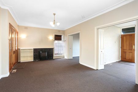 19 Woodland Street, Essendon VIC 3040 - Photo 3