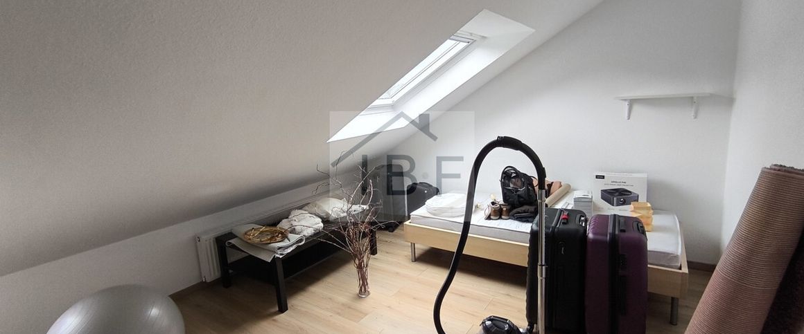 Lichtdurchflutete Dachgeschosswohnung mit 5 Zimmern in ruhiger waldnahen aber dennoch zentralen Lage - Photo 1