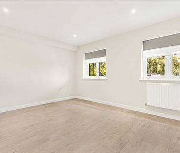 A newly built modern apartment situated on the first floor with a b... - Photo 3