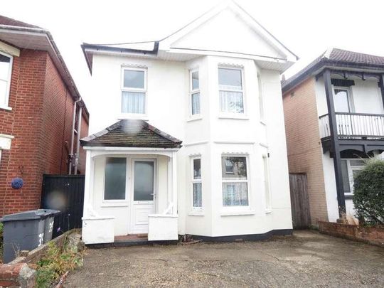 Bedroom Detached House In Winton, BH9 - Photo 1